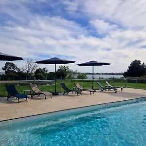 hotel-ariane-fos-sur-mer.fr-provencehotel.com/